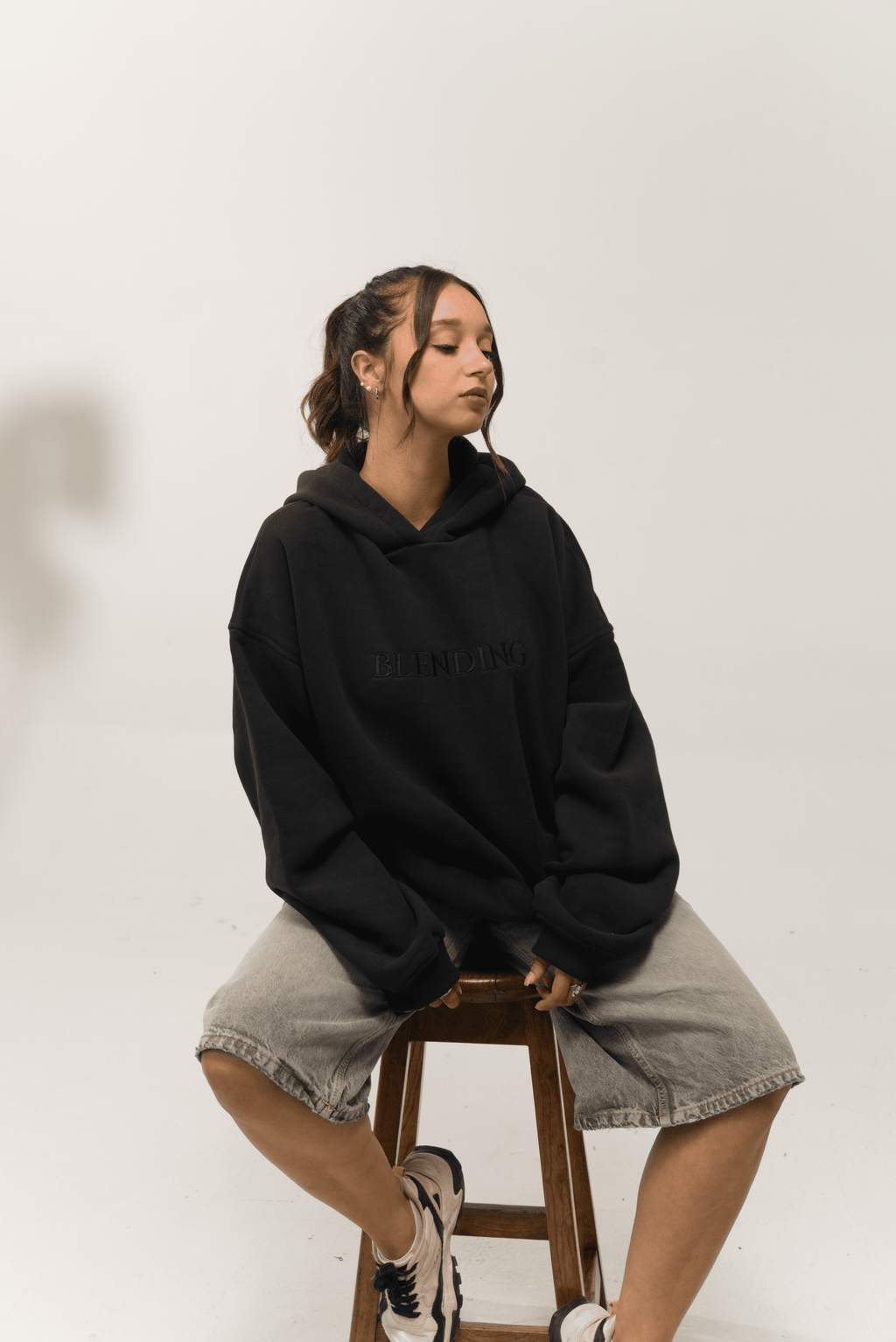 HOODIE OVERSIZE BORDADO NEGRO