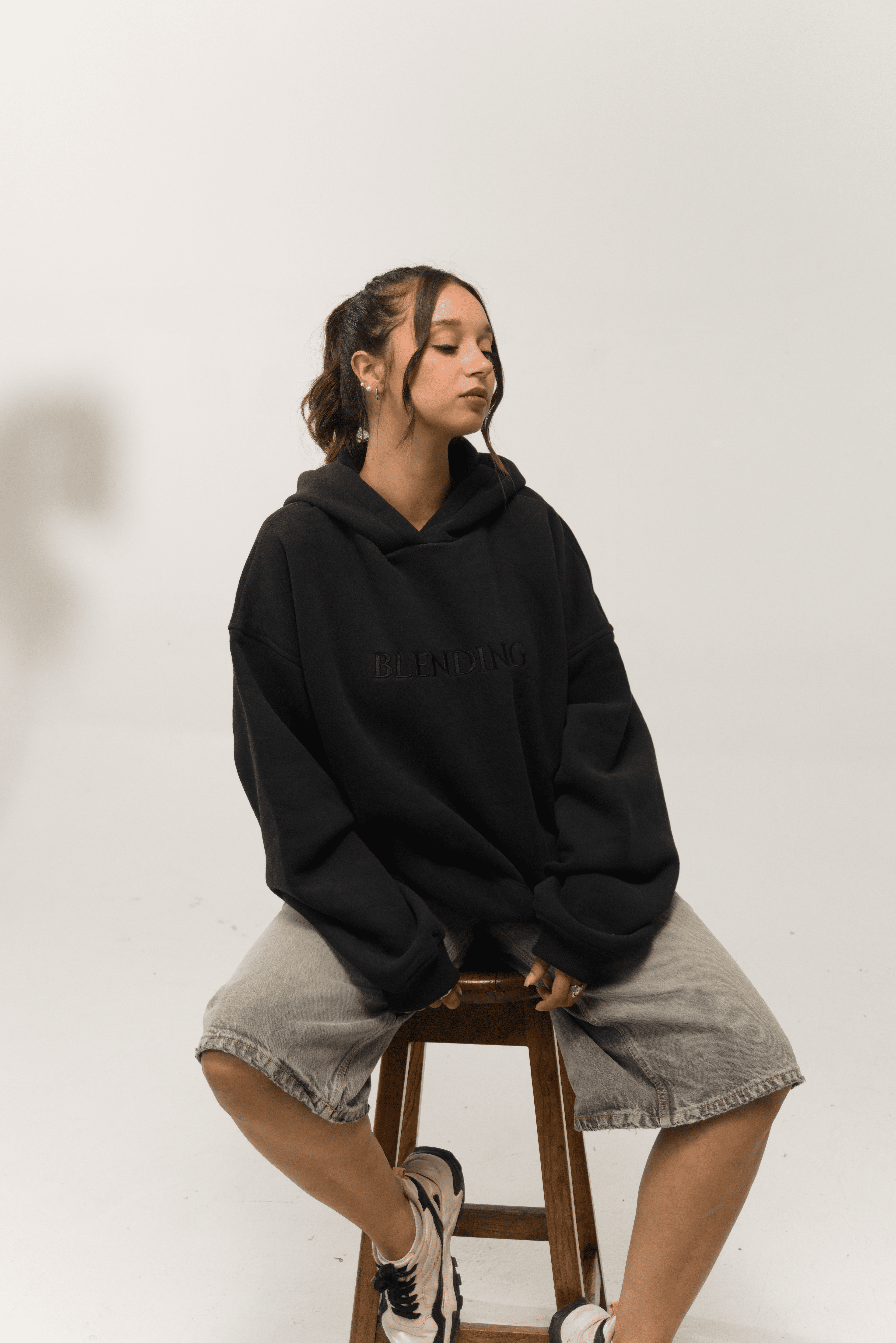 HOODIE OVERSIZE BORDADO NEGRO